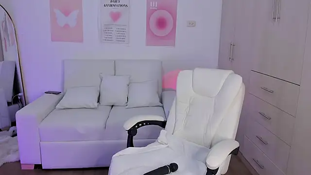 Miaafoxy online show from 4, 12, 2025