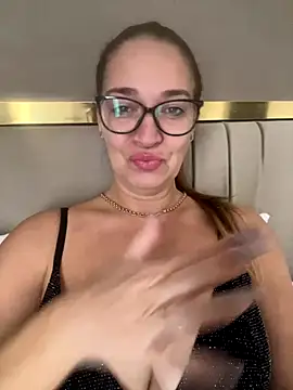 Milana8263 online show from 17, 12, 2025