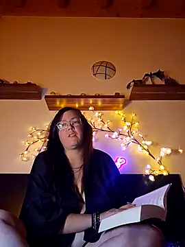 Snapshot of Persephone_CH_off chatting on 28, 11, 2025 Persephone CH off online show from 28, 11, 2025