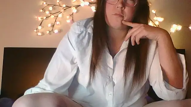 Snapshot of Persephone_CH_off chatting on 23, 11, 2025 Persephone CH off online show from 23, 11, 2025