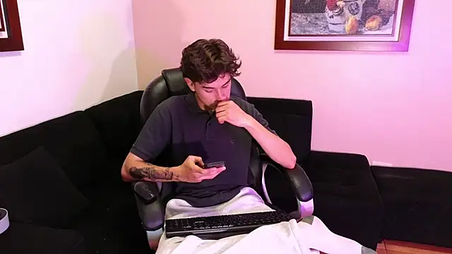 Snapshot of Derekswan chatting on 12, 6, 2026 Derekswan online show from 12, 6, 2026