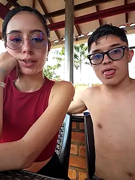 Snapshot of SAMANTHA_AND_PETER chatting on 26, 11, 2025 SAMANTHA AND PETER online show from 26, 11, 2025