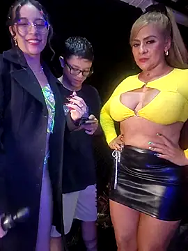 Snapshot of SAMANTHA_AND_PETER chatting on 22, 11, 2025 SAMANTHA AND PETER online show from 22, 11, 2025