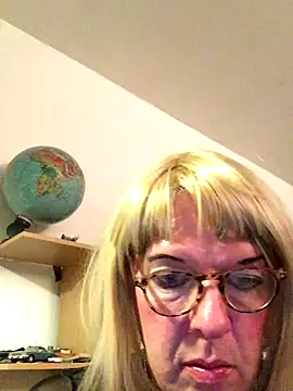 simone xdressing online show from 5, 11, 2025