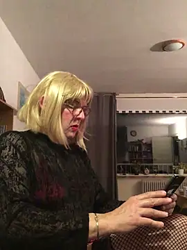 simone xdressing online show from 4, 10, 2025