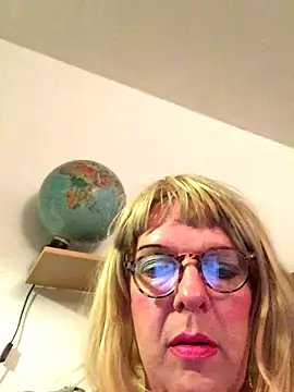 simone xdressing online show from 2, 11, 2025