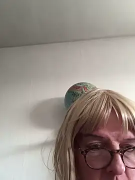 simone xdressing online show from 2, 1, 2025