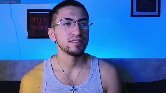 Snapshot of AresMassimoX chatting on 4, 7, 2026 AresMassimoX online show from 4, 7, 2026