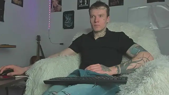 Huntall77 online show from 9, 4, 2026