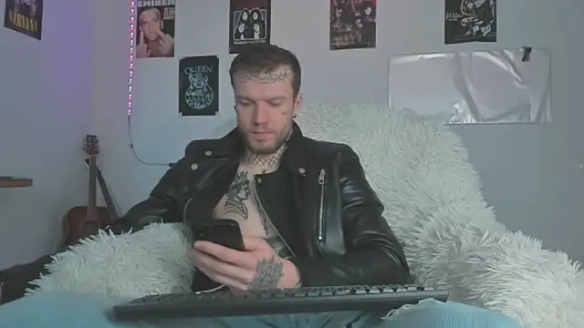 Huntall77 online show from 2, 4, 2026