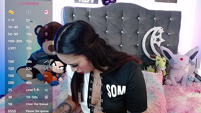 lunabritton1 online show from 14, 4, 2026