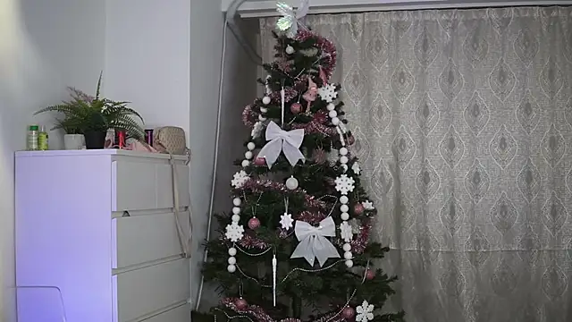 AprilHadid online show from 3, 12, 2025