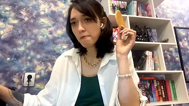 Snapshot of JamieRosten chatting on 10, 11, 2025 JamieRosten online show from 10, 11, 2025