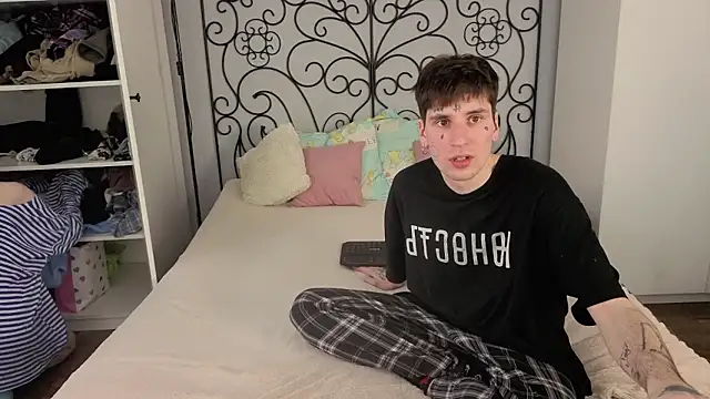 Danny loves Mary online show from 11, 3, 2026