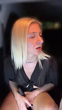 Snapshot of HOTLadyluna chatting on 23, 5, 2026 HOTLadyluna online show from 23, 5, 2026