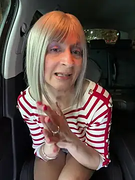 HOTLadyluna online show from 22, 4, 2026