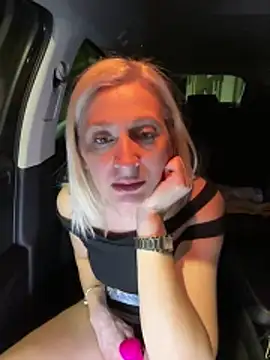 HOTLadyluna online show from 19, 4, 2026