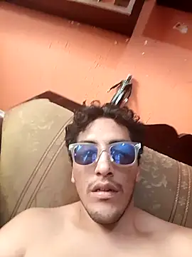 Snapshot of charlyver36 chatting on 28, 11, 2025 charlyver36 online show from 28, 11, 2025