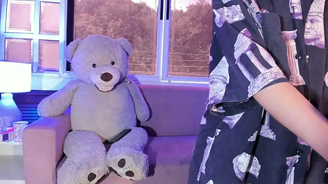 Snapshot of ReiAyanamy chatting on 27, 11, 2025 ReiAyanamy online show from 27, 11, 2025