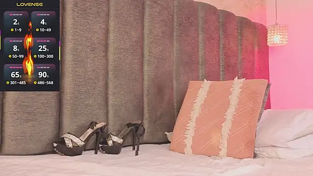 Tania Diaz  online show from 13, 12, 2025