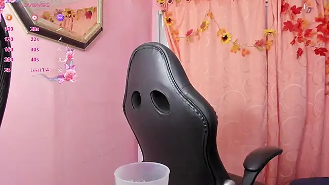 NaylaAbadi online show from 29, 11, 2025