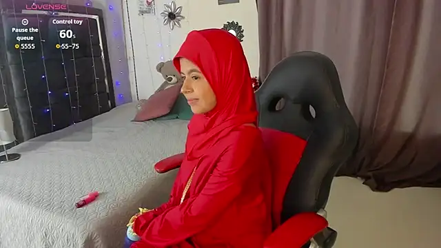 NaylaAbadi online show from 17, 11, 2025