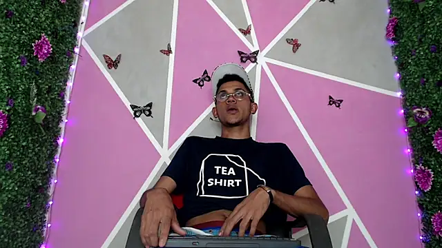 sexy  latin cum online show from 11, 11, 2025