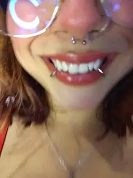 Snapshot of Sarah_Lark- chatting on 25, 5, 2026 Sarah Lark- online show from 25, 5, 2026