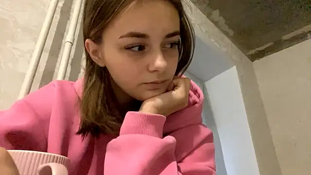 GeralynChiszar online show from 11, 11, 2025