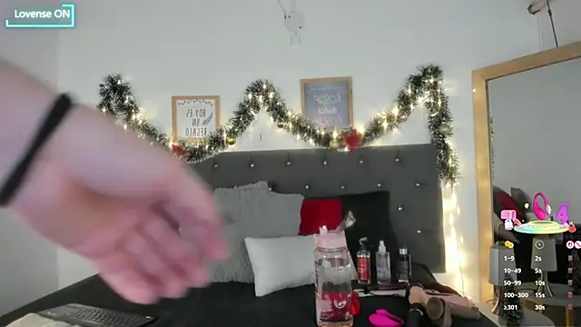 Sara puertaa  online show from 2, 12, 2025