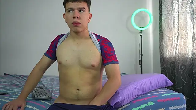 Snapshot of Max_ethan5 chatting on 23, 11, 2025 Max ethan5 online show from 23, 11, 2025