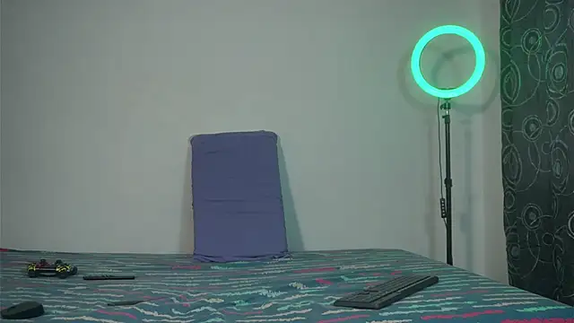 Snapshot of Max_ethan5 chatting on 21, 11, 2025 Max ethan5 online show from 21, 11, 2025