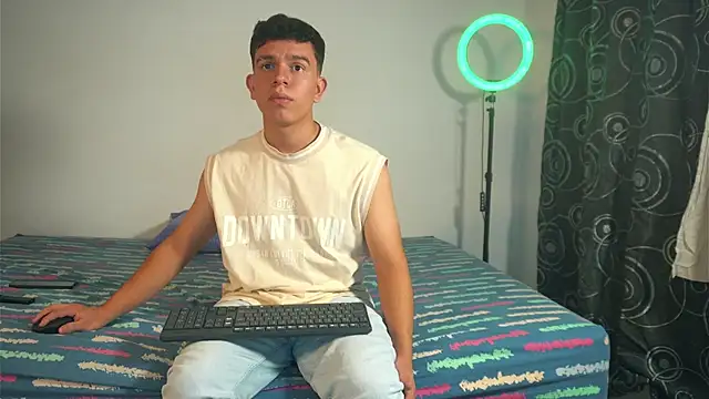 Snapshot of Max_ethan5 chatting on 20, 11, 2025 Max ethan5 online show from 20, 11, 2025