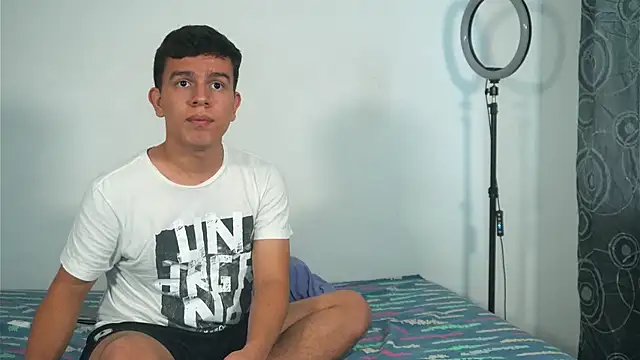 Snapshot of Max_ethan5 chatting on 16, 11, 2025 Max ethan5 online show from 16, 11, 2025