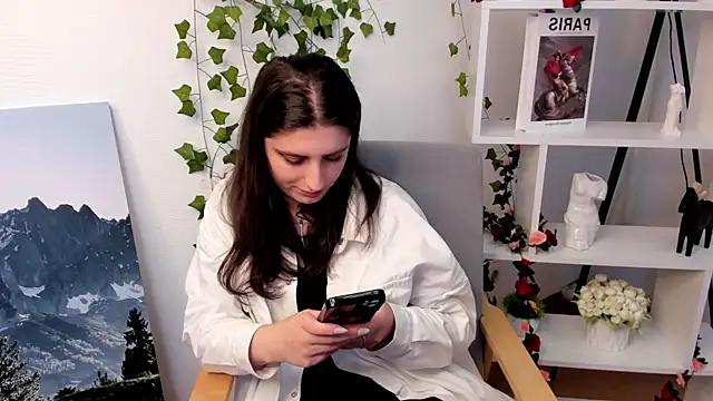 MikaClausing online show from 11, 11, 2025