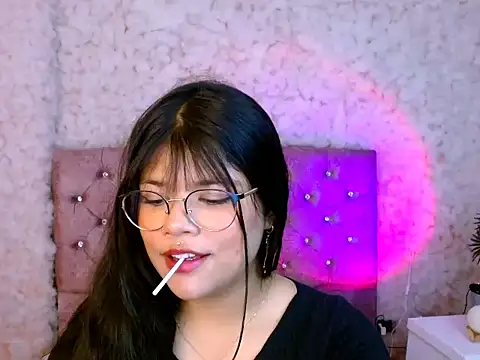 chloe parkeer online show from 10, 11, 2025