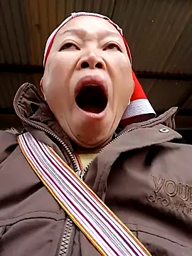 Snapshot of girl-hot2x chatting on 19, 2, 2026 girl-hot2x online show from 19, 2, 2026