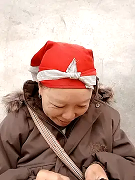 Snapshot of girl-hot2x chatting on 5, 12, 2025 girl-hot2x online show from 5, 12, 2025