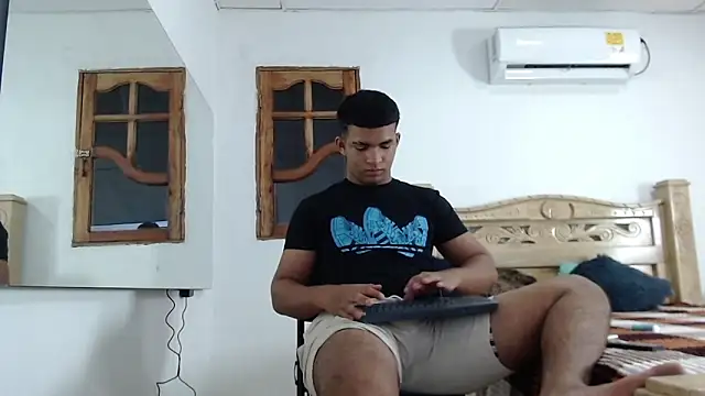 Snapshot of mathews___ chatting on 23, 11, 2025 mathews online show from 23, 11, 2025