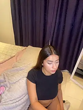 Snapshot of lauren_clauz chatting on 20, 11, 2025 lauren clauz online show from 20, 11, 2025