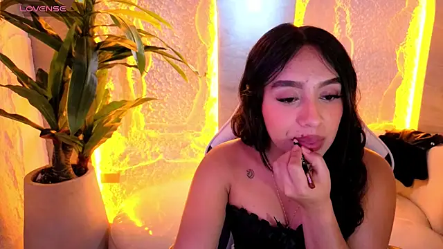 Juliana Tx online show from 7, 3, 2026