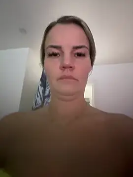 Cutebrowneyes  online show from 2, 3, 2026