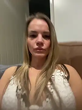 Cutebrowneyes  online show from 19, 12, 2025