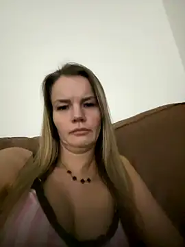 Cutebrowneyes  online show from 4, 12, 2025