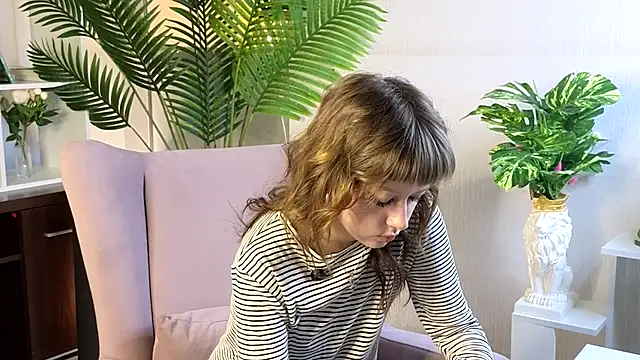 Snapshot of CarenChappan chatting on 13, 11, 2025 CarenChappan online show from 13, 11, 2025