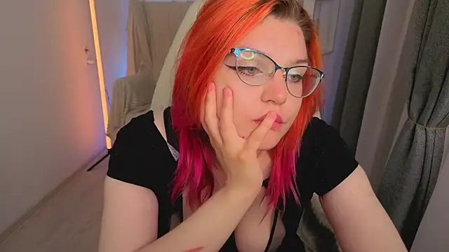 Snapshot of RacieBroom chatting on 22, 6, 2026 RacieBroom online show from 22, 6, 2026