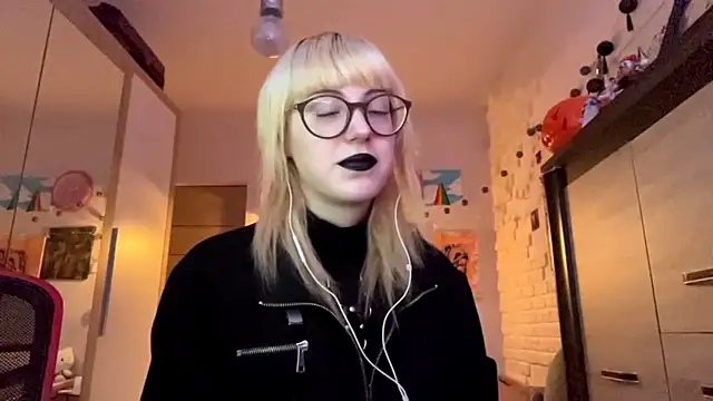 Snapshot of EffacedScan chatting on 17, 11, 2025 EffacedScan online show from 17, 11, 2025