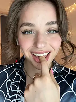 yoyogirlx online show from 28, 2, 2026