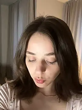yoyogirlx online show from 8, 5, 2026