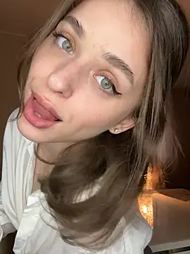 yoyogirlx online show from 30, 5, 2026